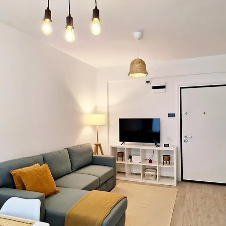 Nest - Private Parking - Gym - Swimming Pools Apartment