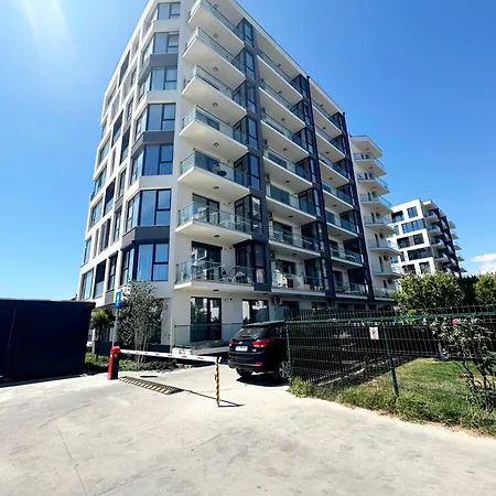 Nest - Private Parking - Gym - Swimming Pools Apartment